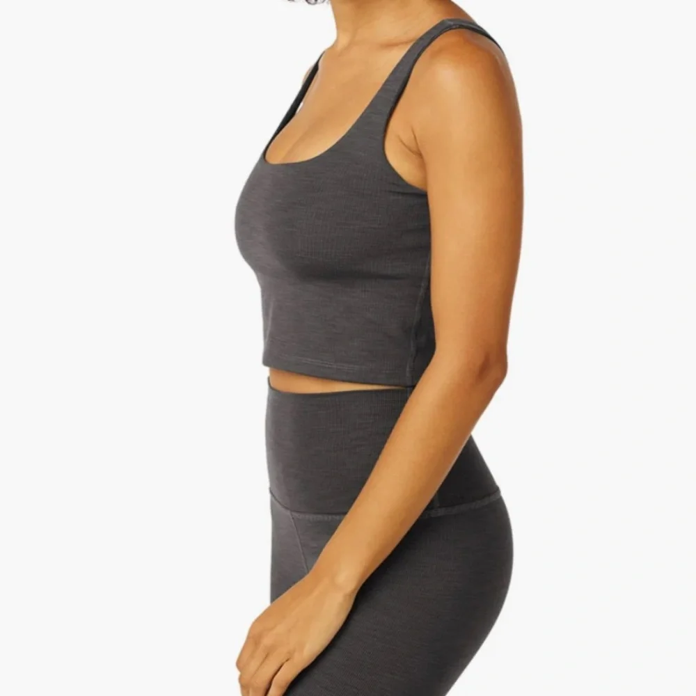 NWT Beyond Yoga Keep It Simple Heather Rib Cropped Tank Medium - Picture 4 of 7